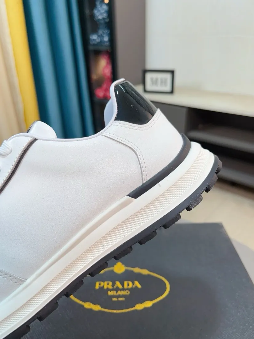 Men's shoes 💰420🌹🌹High-quality new Prada counters are launched simultaneously. The new men's shoes and 😘fabrics are selected from imported mesh and glue-spraying technology. Imported cowhide lining. 👍🏿High-end☄️Open-molded non-slip rubber outsole, exquisite lines, simple and elegant, comfortable and high-end for leisure travel. Code number: 38 to 44